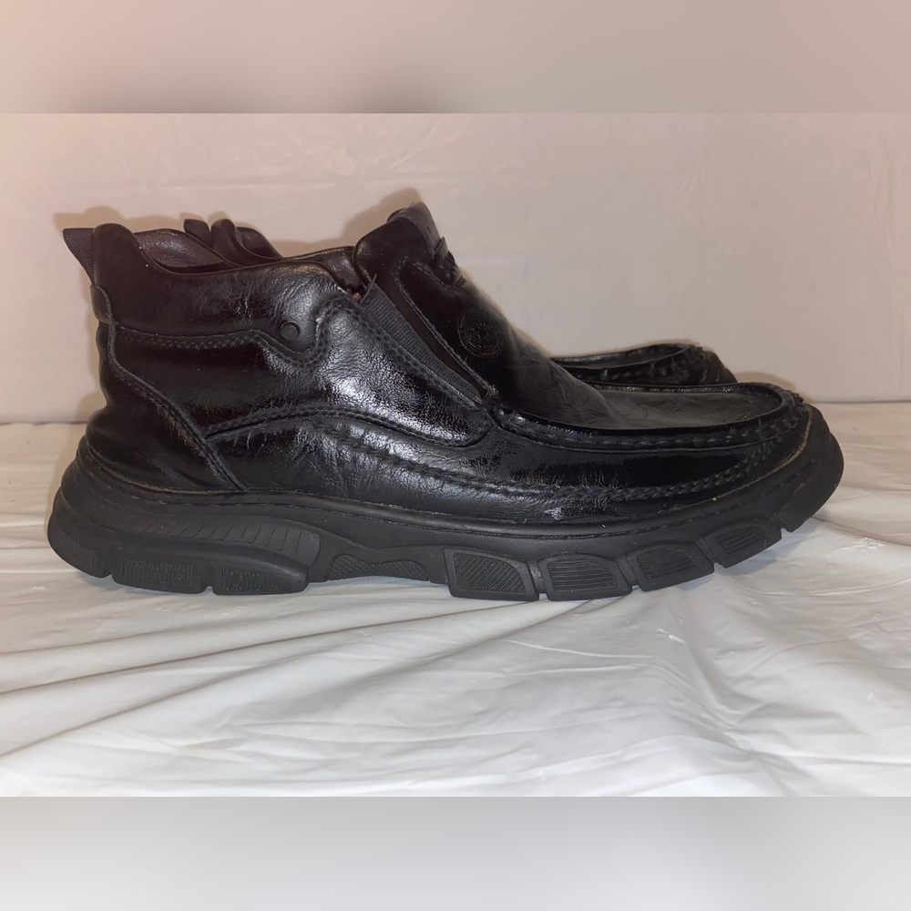 Men's Sleek Black Leather Boots